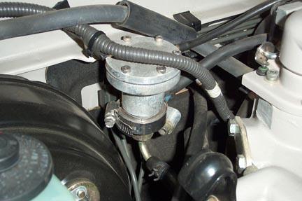 Hoe is het carburatormotor-aandrijfsysteem?
