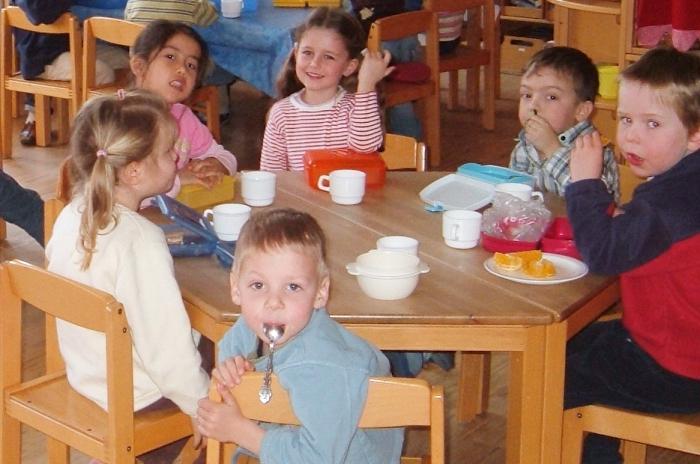 De eerste dagen op de kleuterschool: hoe het kind te helpen zich aan te passen