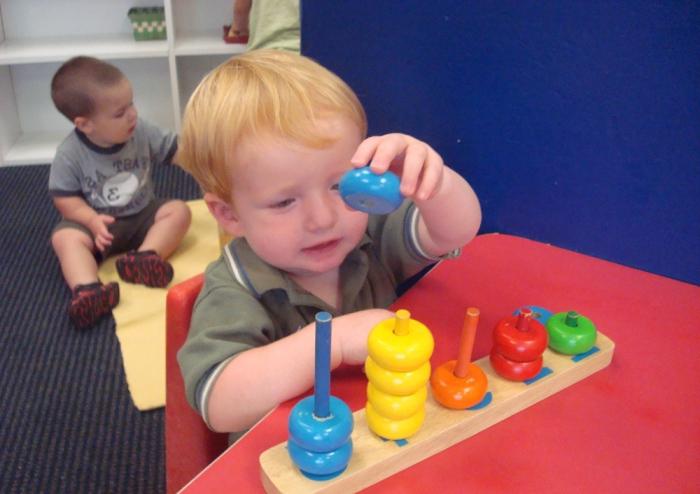 Zintuiglijke ontwikkeling van jonge kinderen. oefeningen