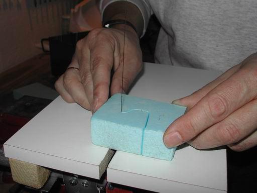 Hoe een handmatige snijder voor schuimplastic te maken
