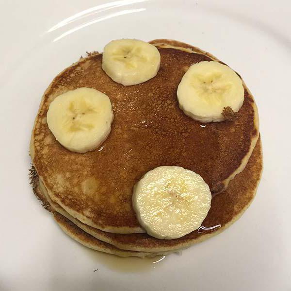 pannenkoeken van volkoren meel op melk 