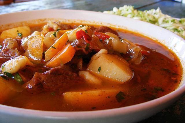 Goulash in multivarquet: snel en smakelijk