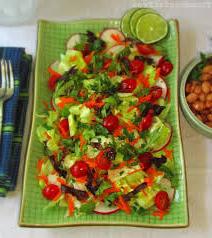 Lichte salades voor een feestelijke tafel: verschillende recepten