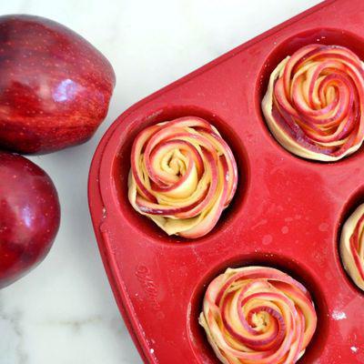 Rozen van bladerdeeg met appels: stap voor stap recept met foto