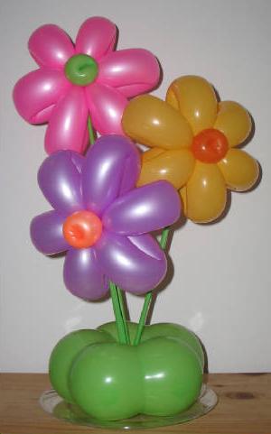 Bloemen van ballonnen met hun eigen handen