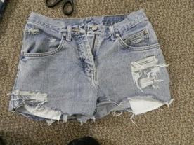 Hoe jeans te maken van gescheurde shorts