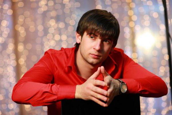 Biografie van Azamat Bishtov: muzikale carrière en persoonlijk leven