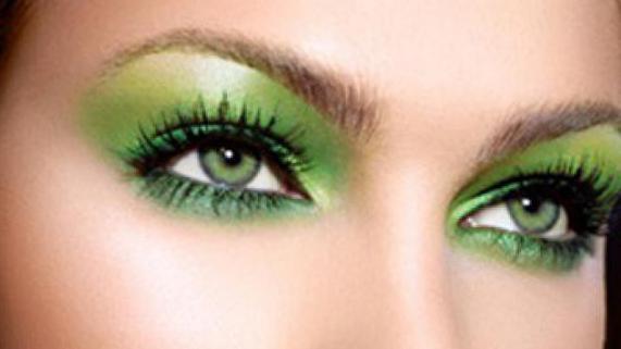 Make-up voor groene ogen voor brunettes: schaduwen, lippenstift, mascara. Make-up opties en regels