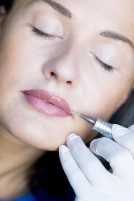 Permanente make-up van de lippen om vrouwen te helpen