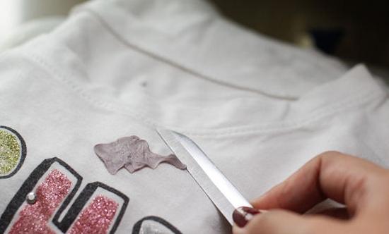 Hoe kauwgom van kleding te verwijderen: praktisch advies