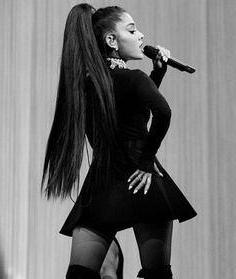 Lichaamslengtegewicht van de Ariana Grande biografie