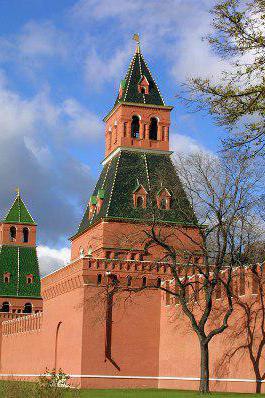 De Taynitskaya-toren van het Kremlin van Moskou: het jaar van de erectie en foto