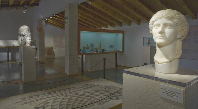 In dit gebouw is het archeologisch museum van Cuenca