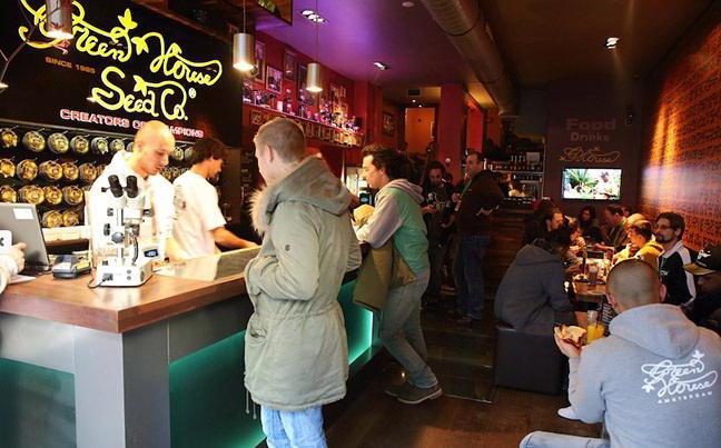 Amsterdam: coffeeshops - attracties van Nederland