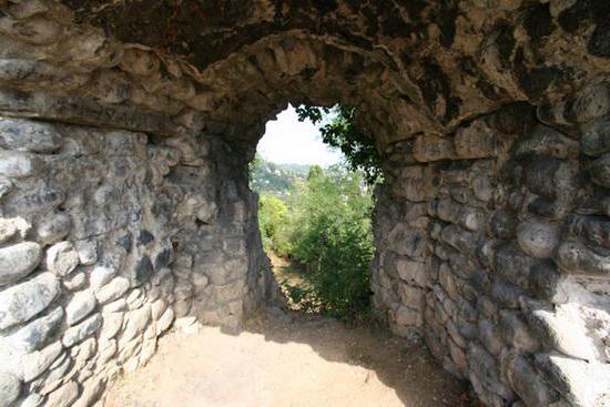 Bagrat Castle - een van de oudste bezienswaardigheden van Abchazië